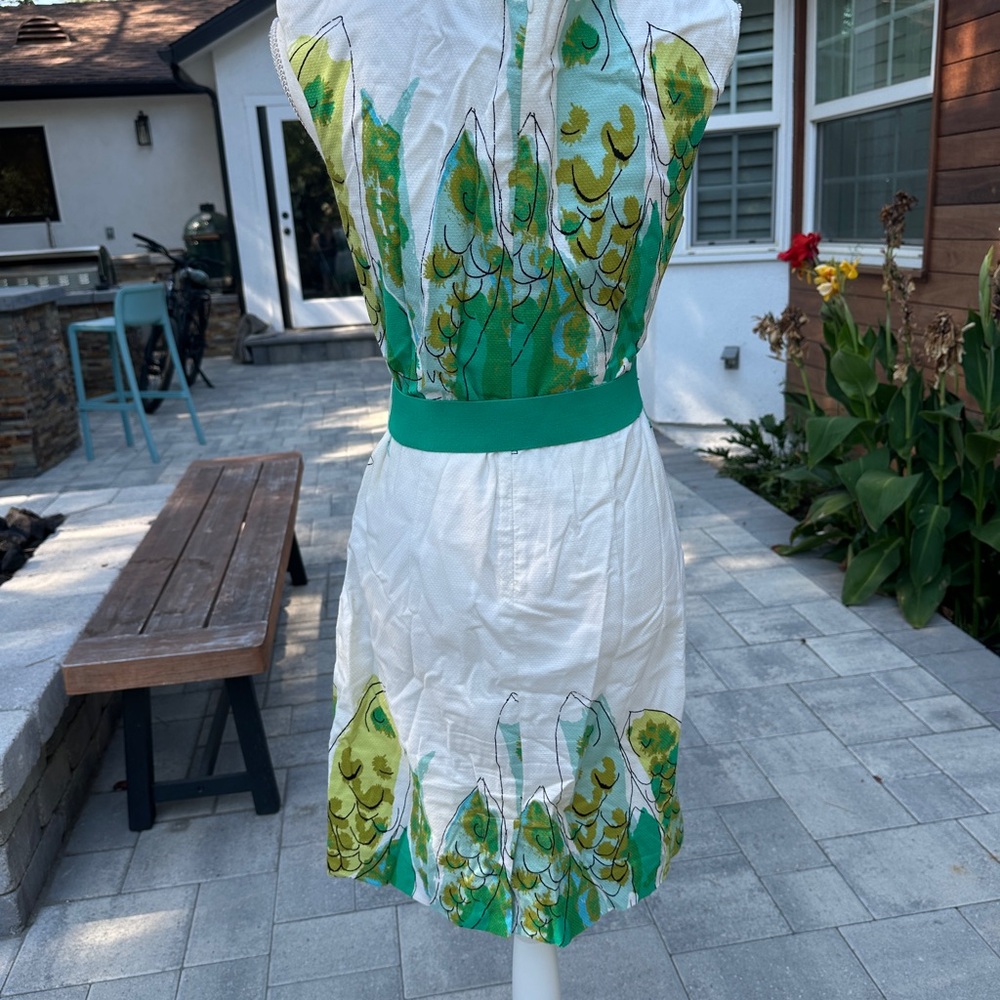 Elegant Green and White Fish Print Dress - Picture 2 of 3